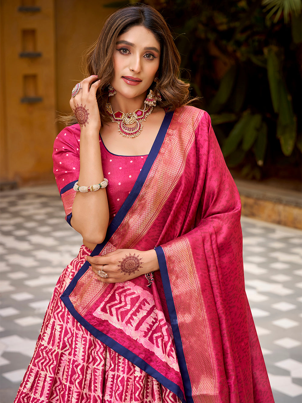 gajariyo-color-dola-silk-with-batik-print-and-zari-weaving-work-ghaghra-choli-by-looknbook-art.jpg