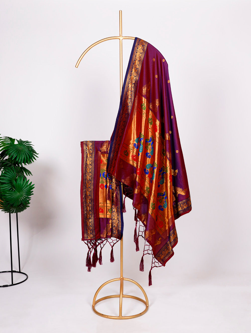 marathi-style-zari-weaving-work-with-paithani-dupatta-with-tassels-by-looknbook-art_80764c55-7c44-4d4d-802b-bf97f17ef016.jpg